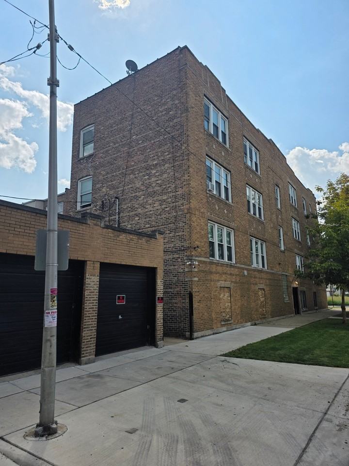 4315 W 15th St - Photo 2 of 8
