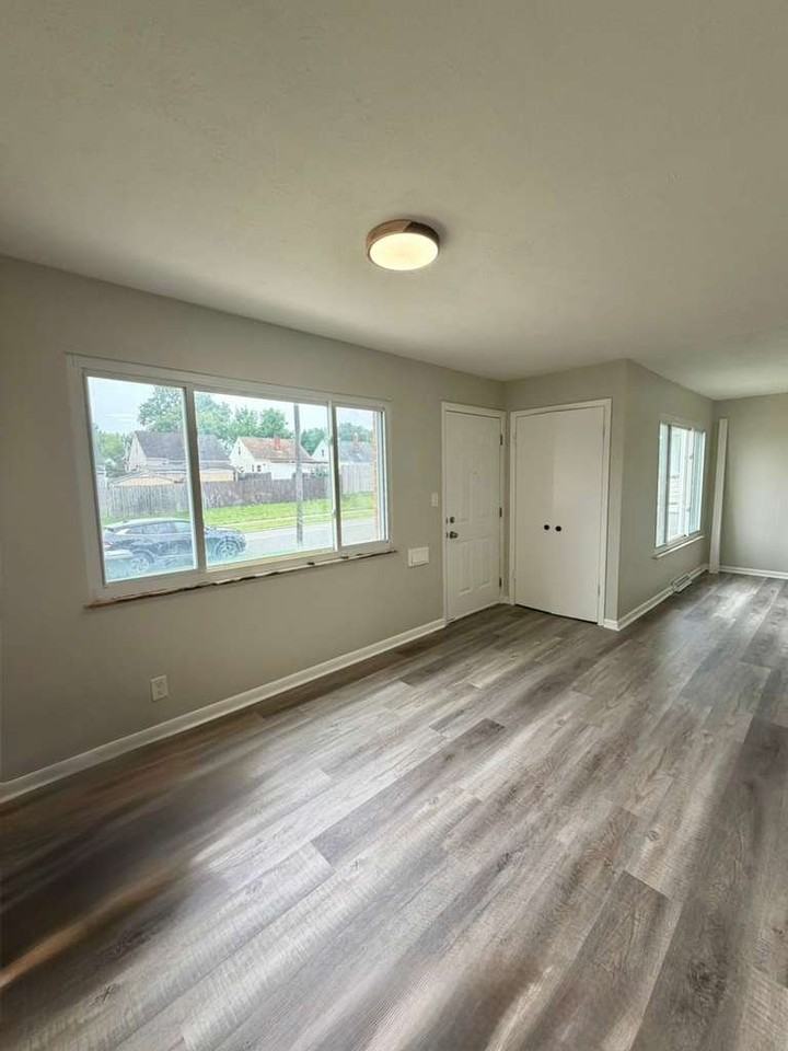 3810 Lincoln Ave - Photo 2 of 12
