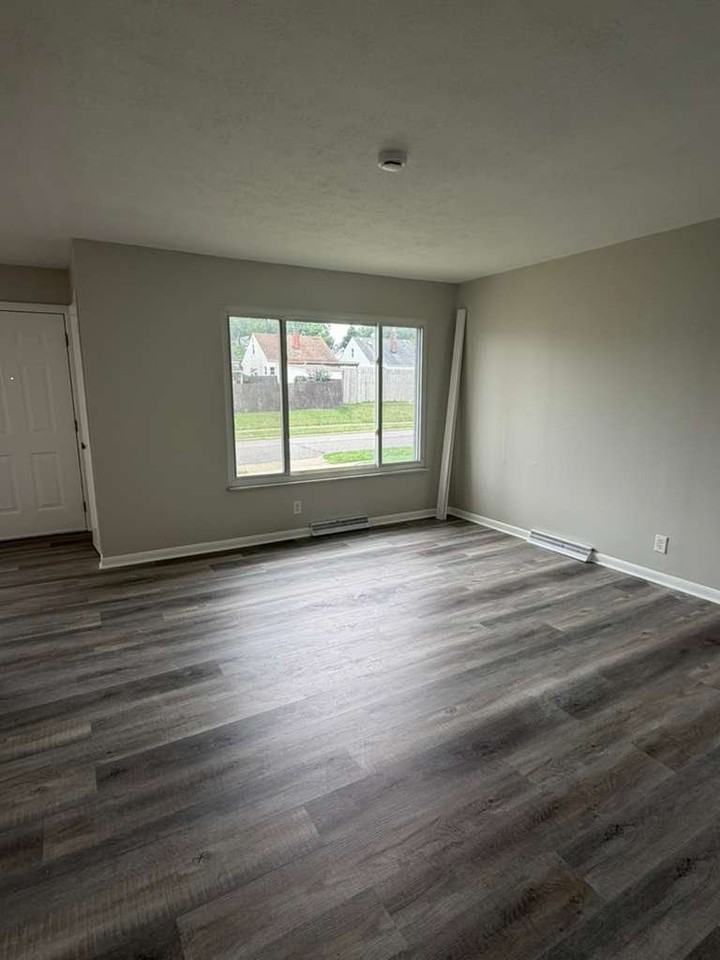 3810 Lincoln Ave - Photo 3 of 12