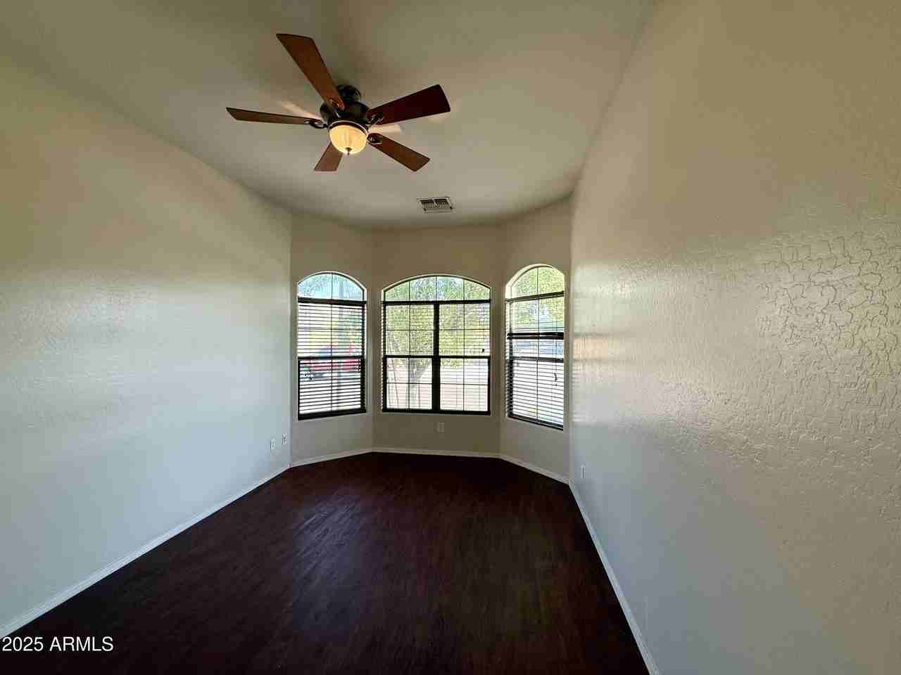 4601 W Moss Springs Rd - Photo 3 of 31