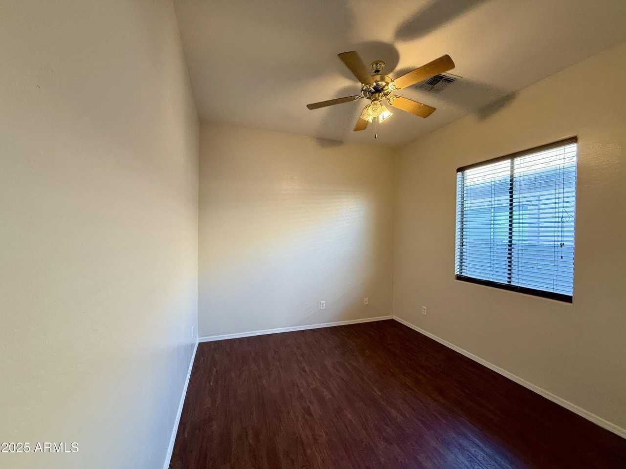 4601 W Moss Springs Rd - Photo 4 of 31