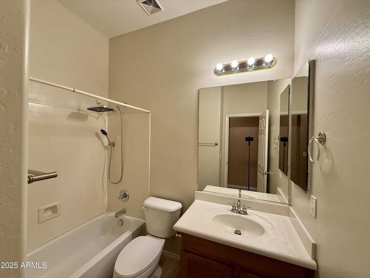 4601 W Moss Springs Rd - Photo 5 of 31