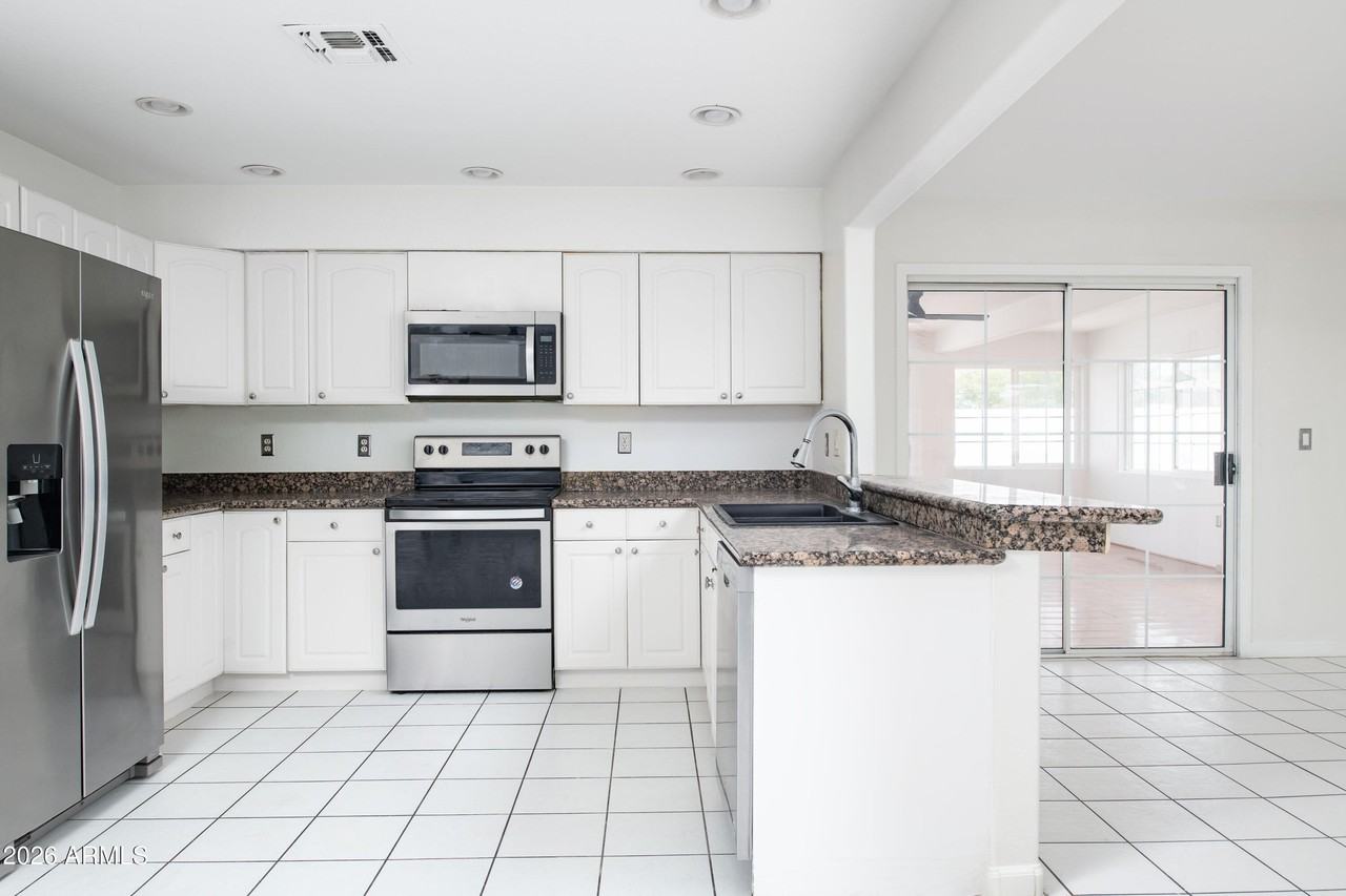 15861 N 20th St - Photo 2 of 19