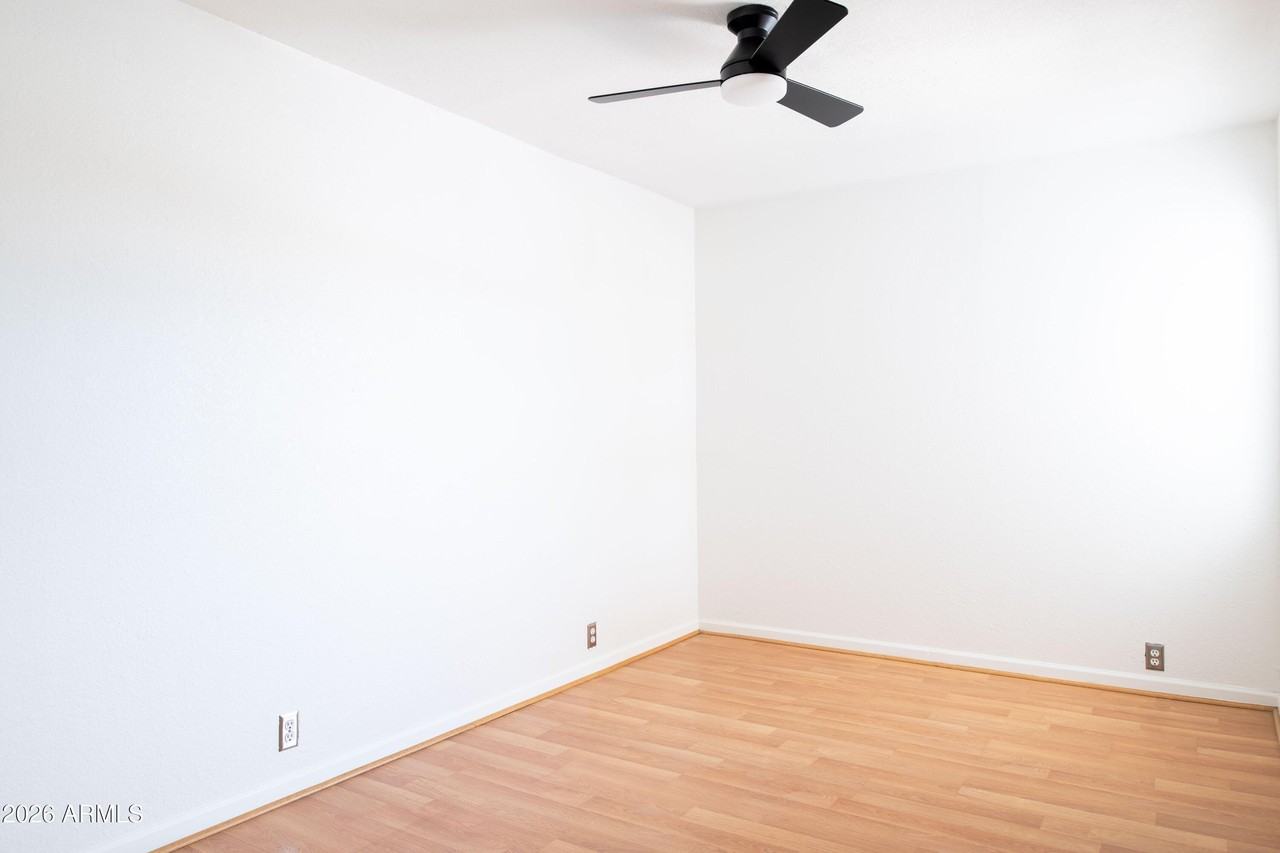 15861 N 20th St - Photo 6 of 19
