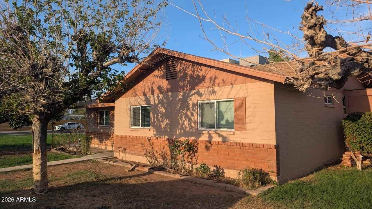 305 S Monterey St - Photo 2 of 27
