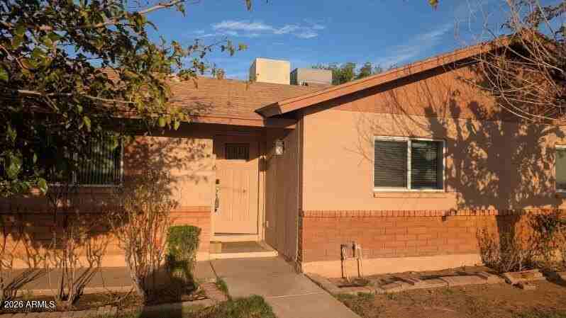 305 S Monterey St - Photo 4 of 27