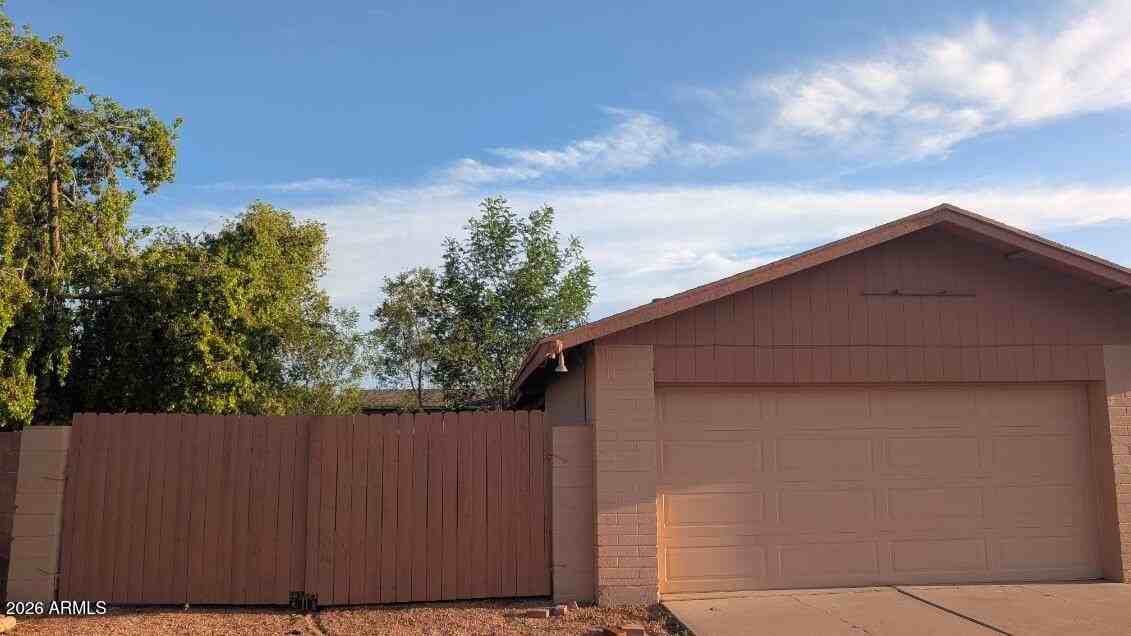 305 S Monterey St - Photo 5 of 27