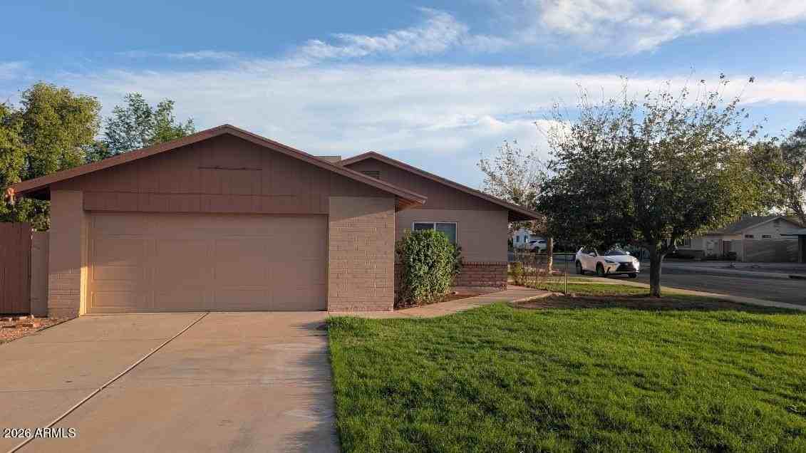 305 S Monterey St - Photo 6 of 27