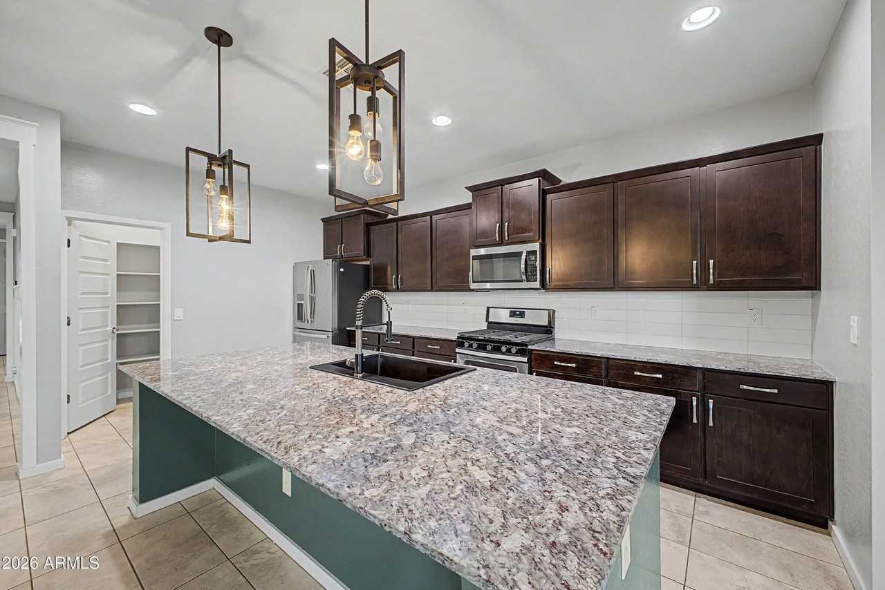 1041 W Glen Canyon Dr - Photo 6 of 46