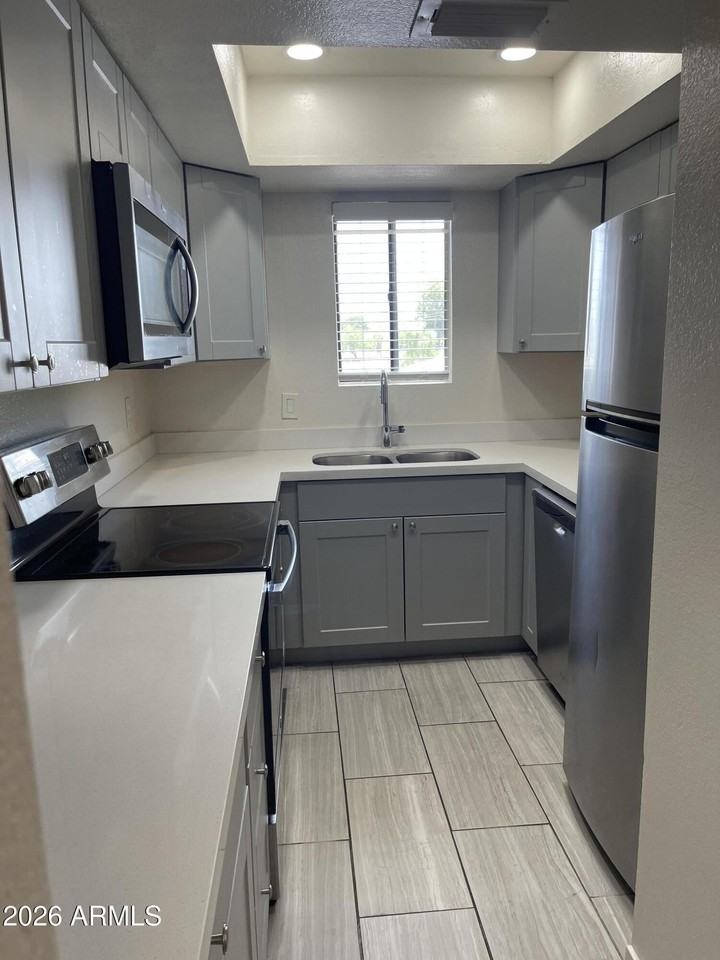 1215 E Lemon St #217 - Photo 4 of 19