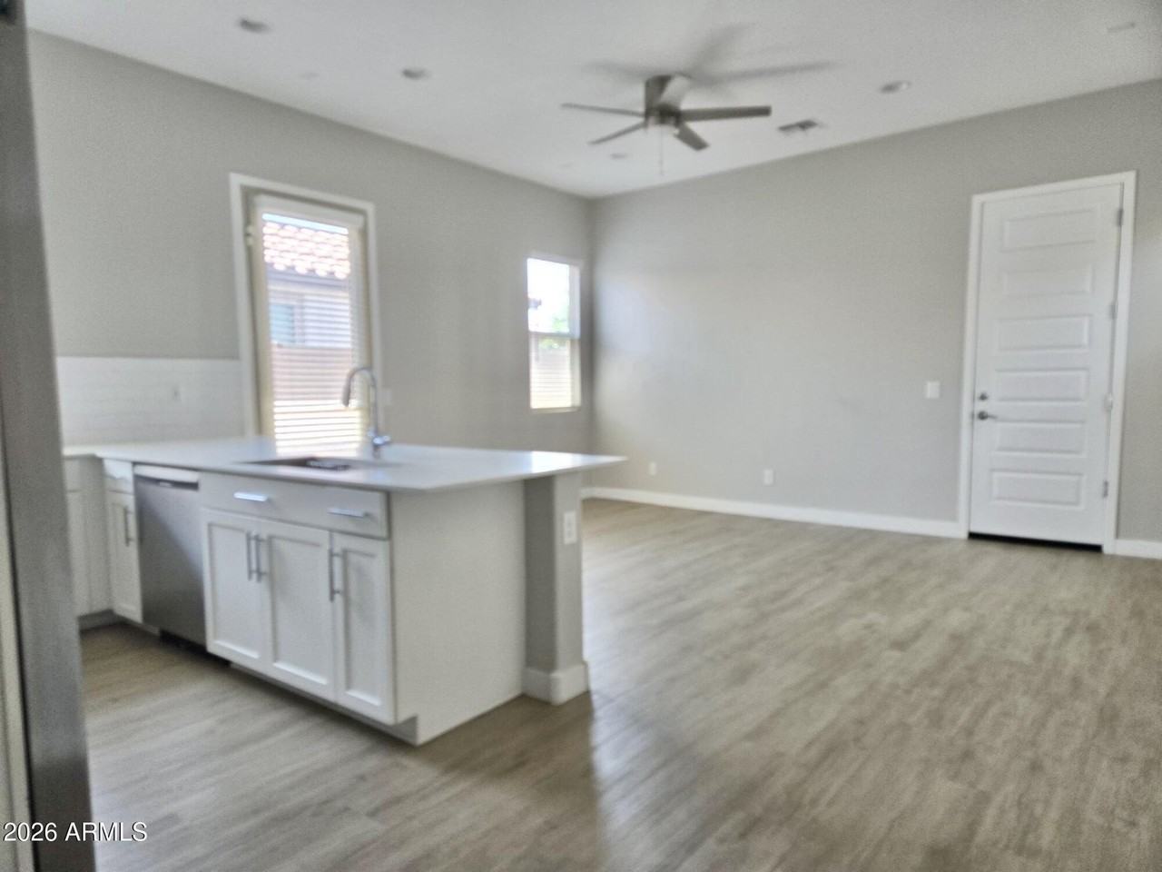 2568 E Kingbird Dr - Photo 2 of 11