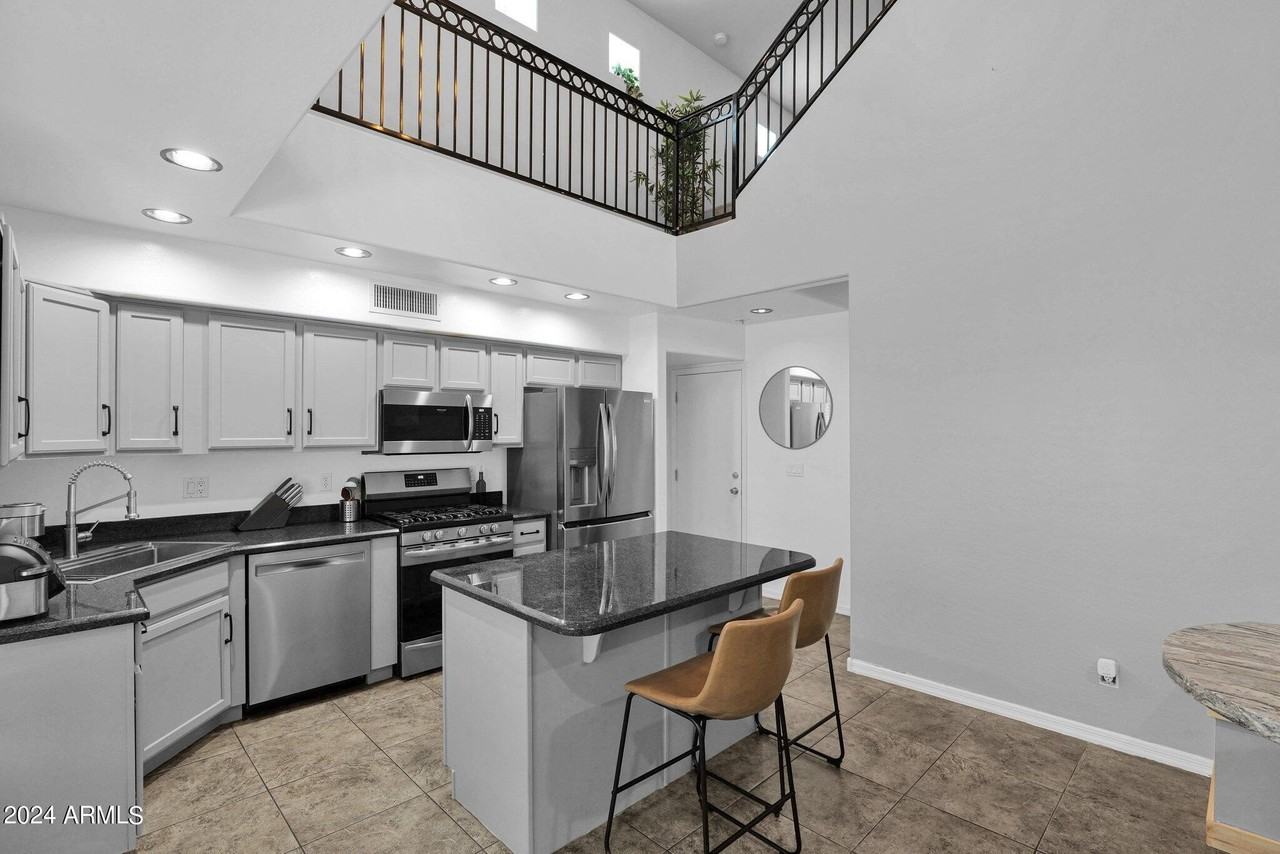3432 E Lance Ln - Photo 7 of 31