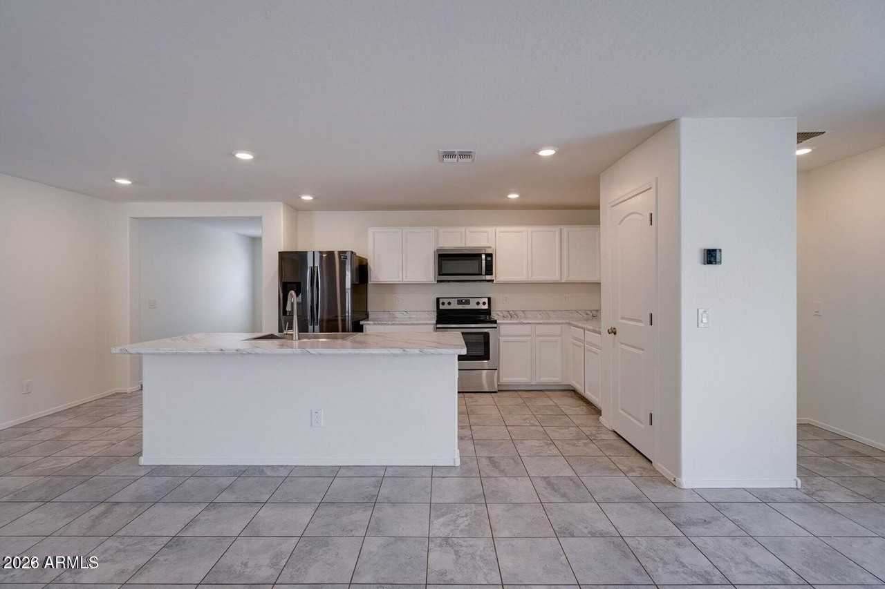 12645 W Palmaire Ave - Photo 6 of 23