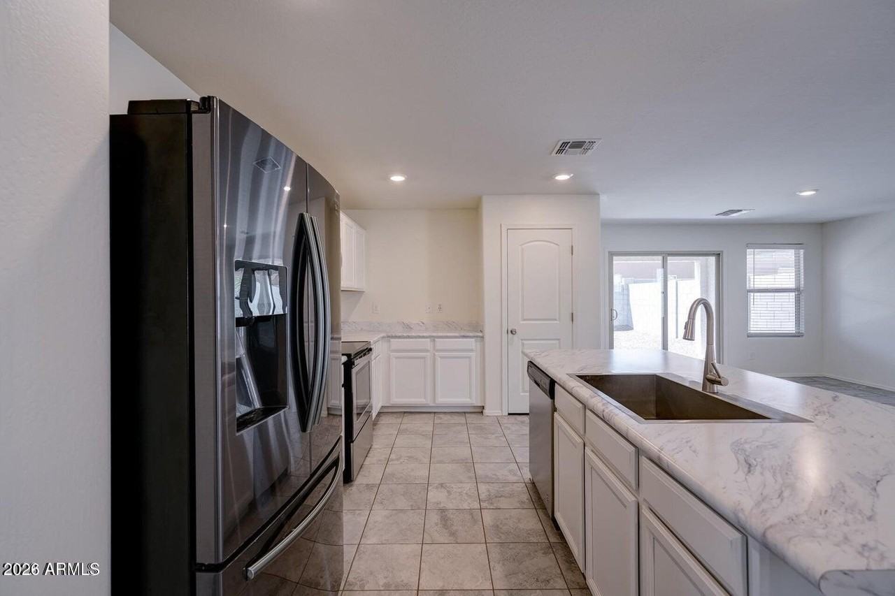 12645 W Palmaire Ave - Photo 7 of 23