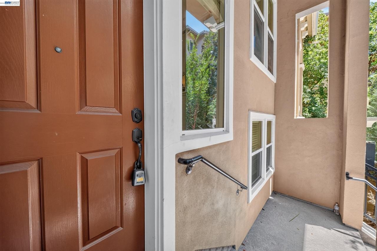 1656 Lee Way - Photo 7 of 40