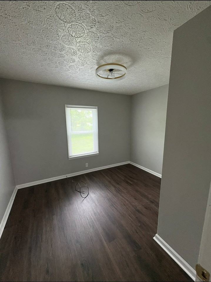 211 Mount Vernon Rd #1 - Photo 3 of 9