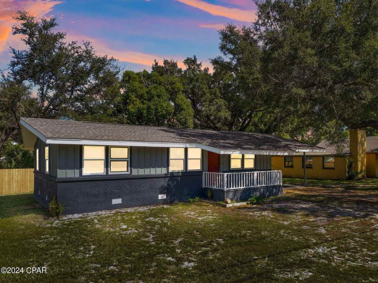 526 Bay Ave - Photo 3 of 35