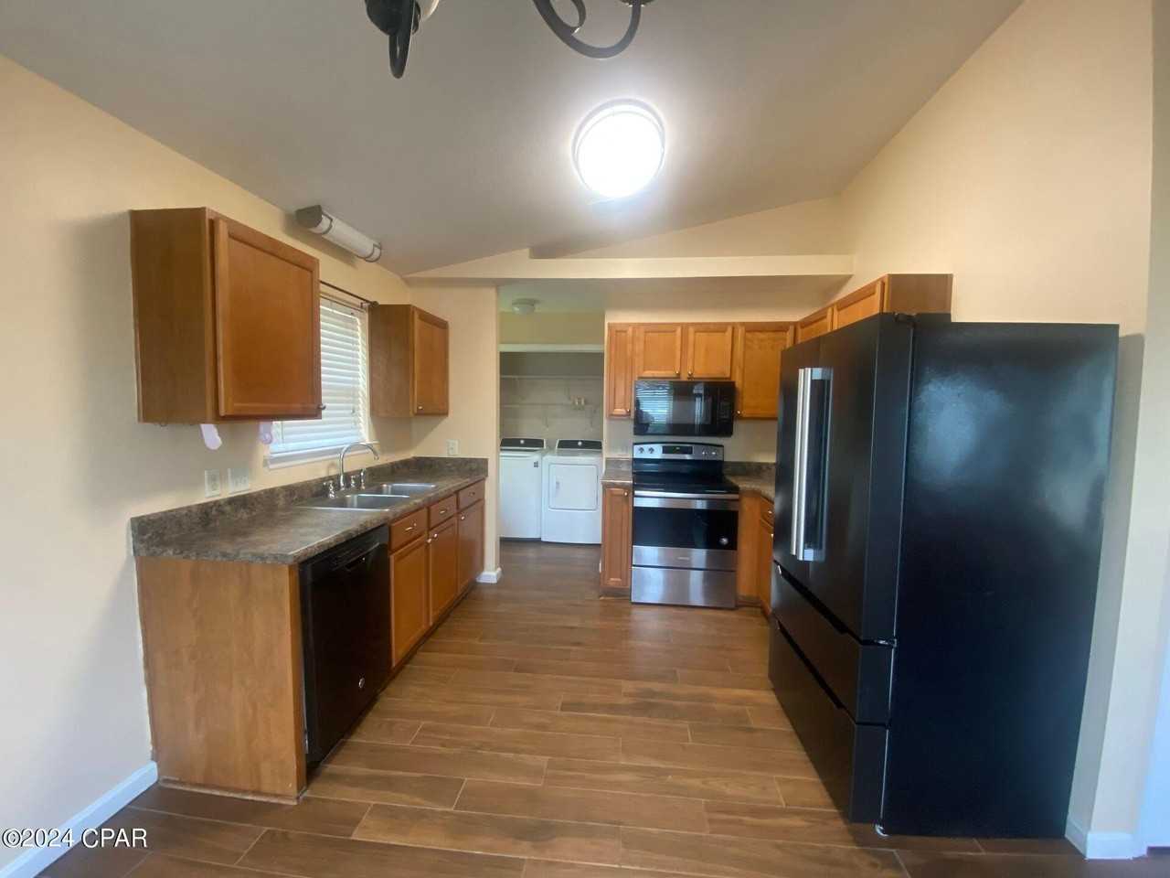 901 Huntington Dr - Photo 2 of 10