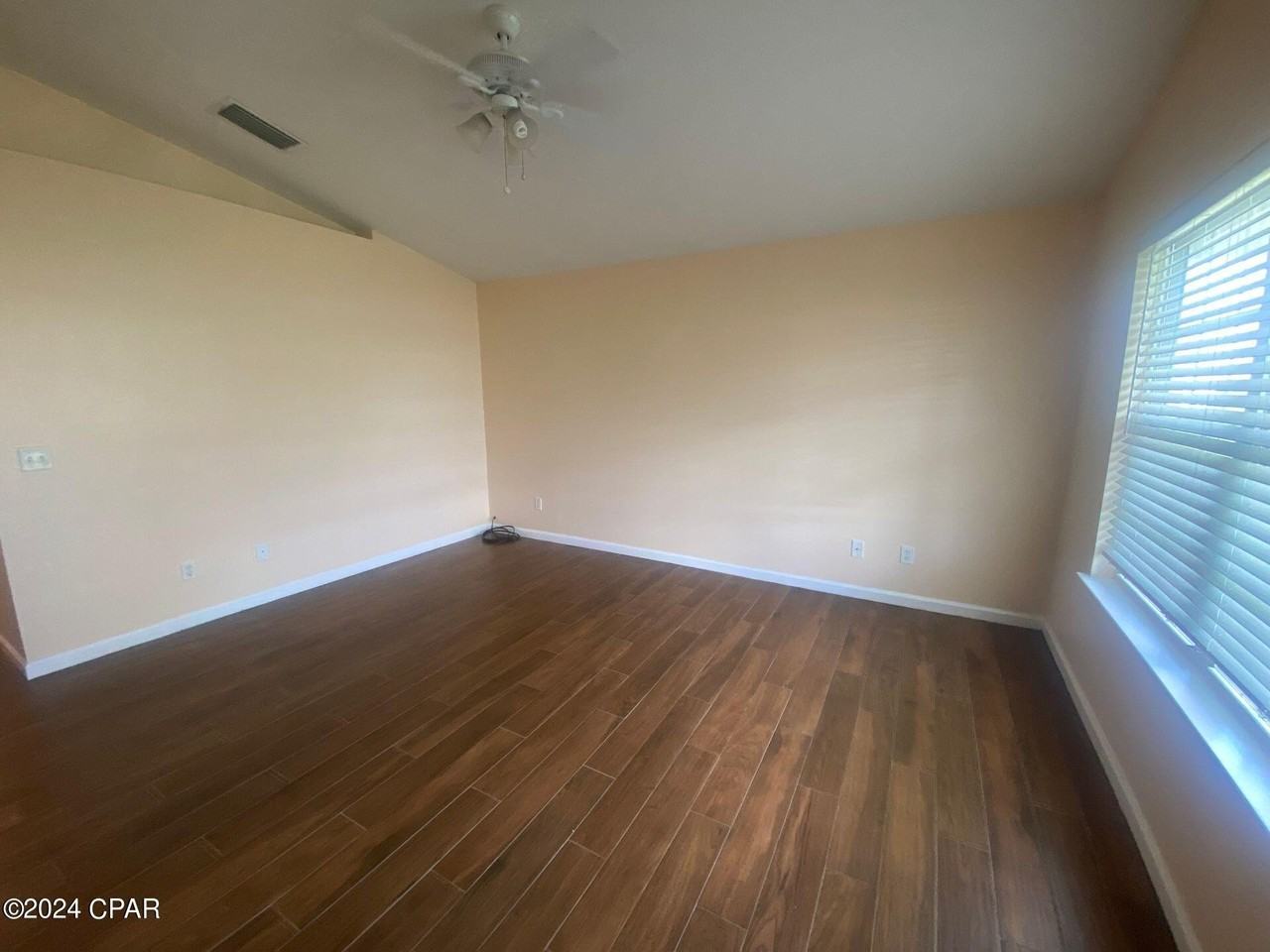901 Huntington Dr - Photo 3 of 10