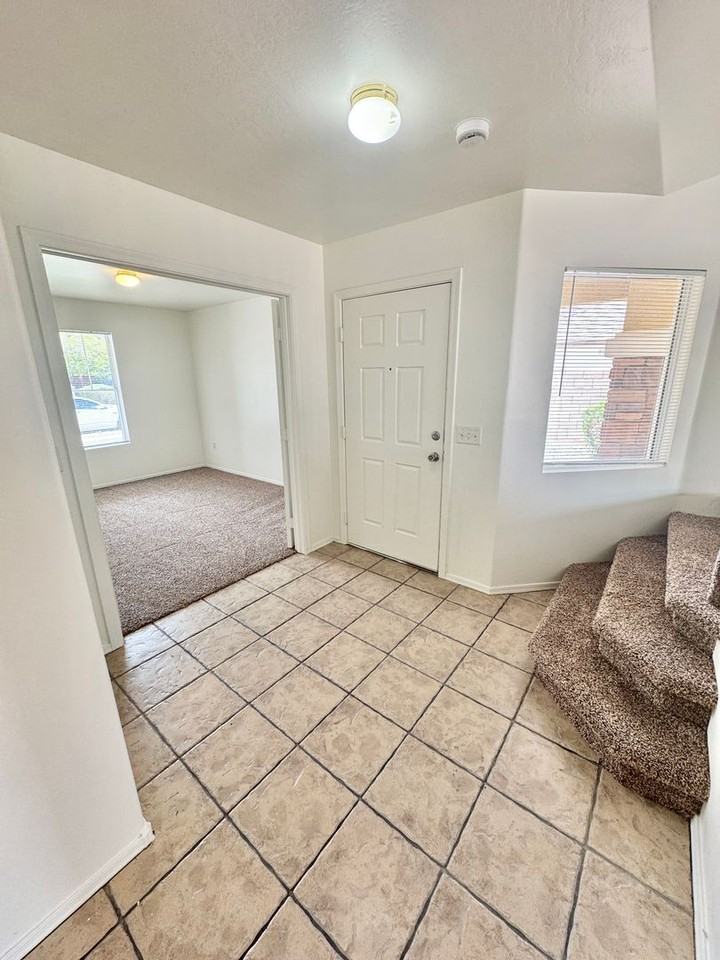 12214 W Apache St - Photo 5 of 44