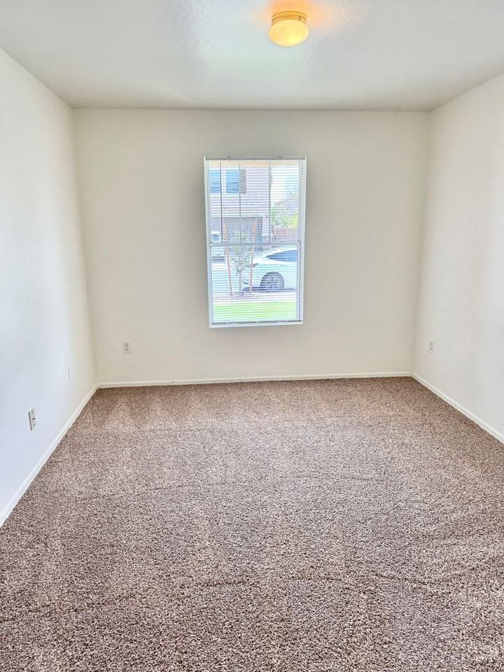 12214 W Apache St - Photo 6 of 44