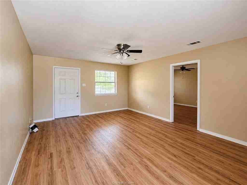 10525 Trails End - Photo 3 of 11