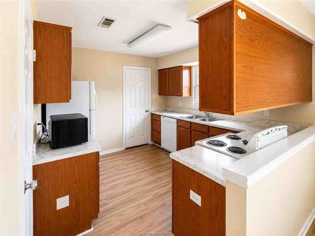 10525 Trails End - Photo 5 of 11
