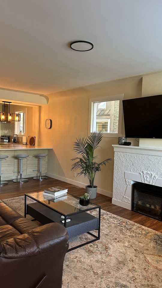 9755 76 Ave Nw - Photo 3 of 50