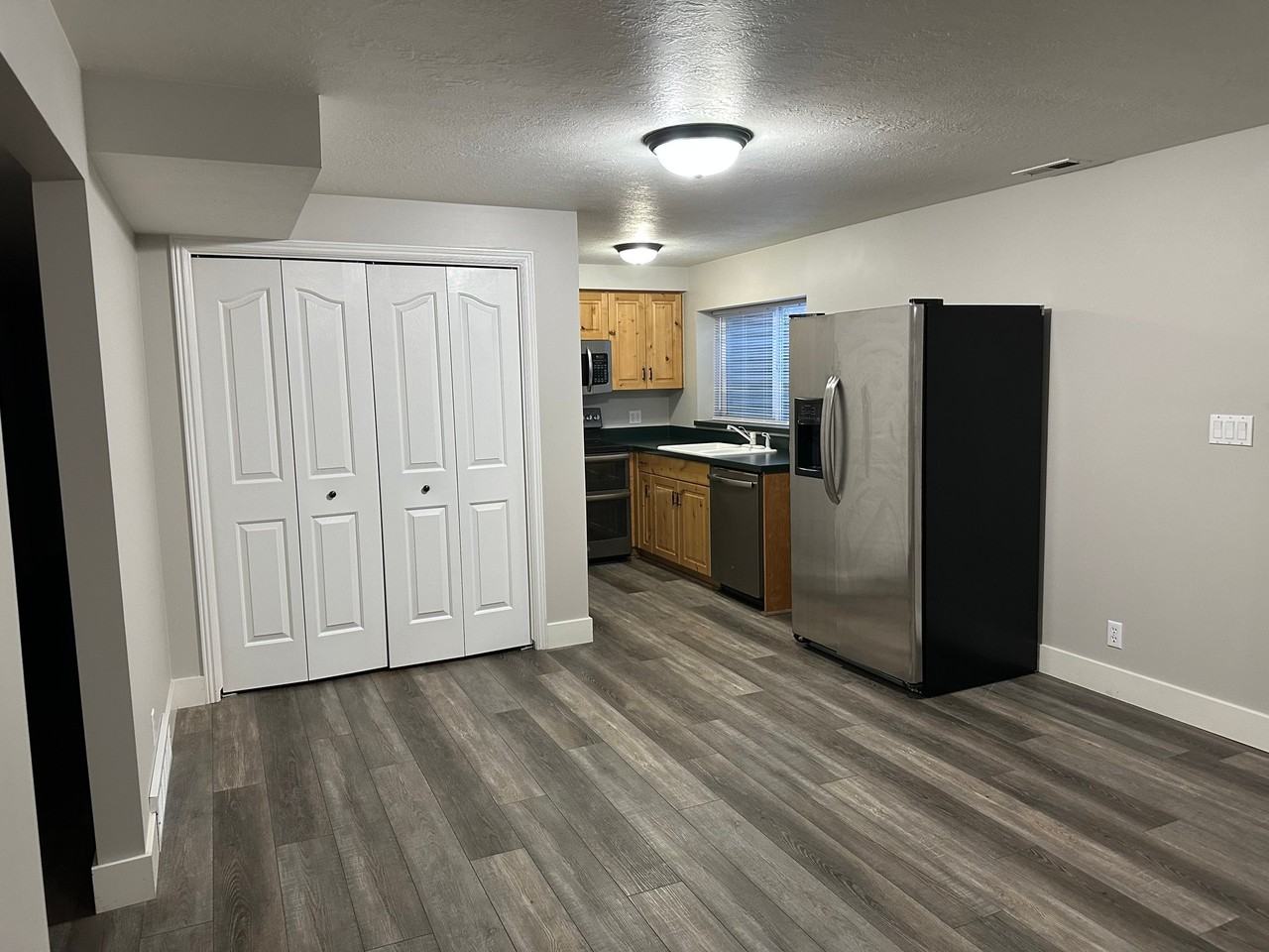 911 S Andes Dr - Photo 4 of 10