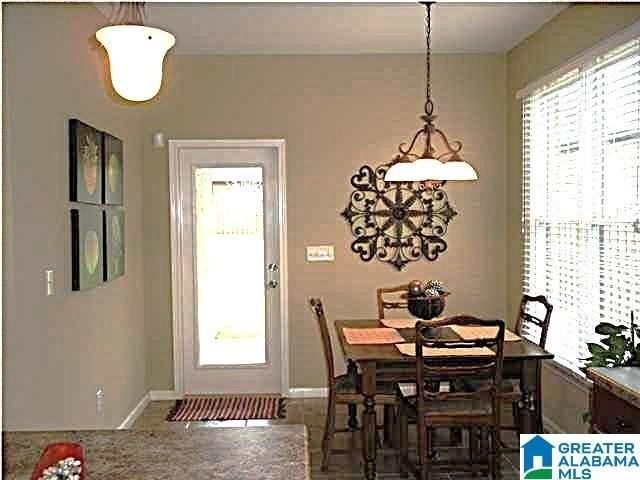 2420 Abbeyglen Pl - Photo 5 of 24