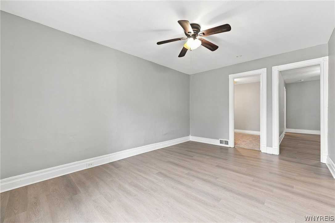 55 Vernon Pl - Photo 3 of 15