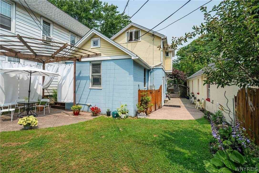 384 Summer St - Photo 6 of 48