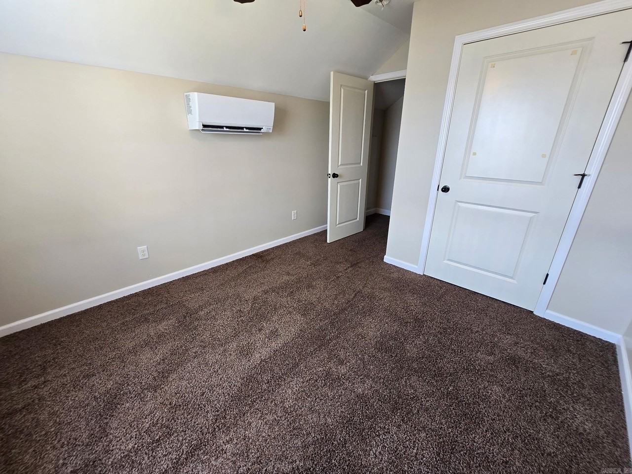 607 S 1st St - Photo 6 of 7
