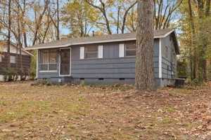 featured image of 7325 Knollwood Rd
