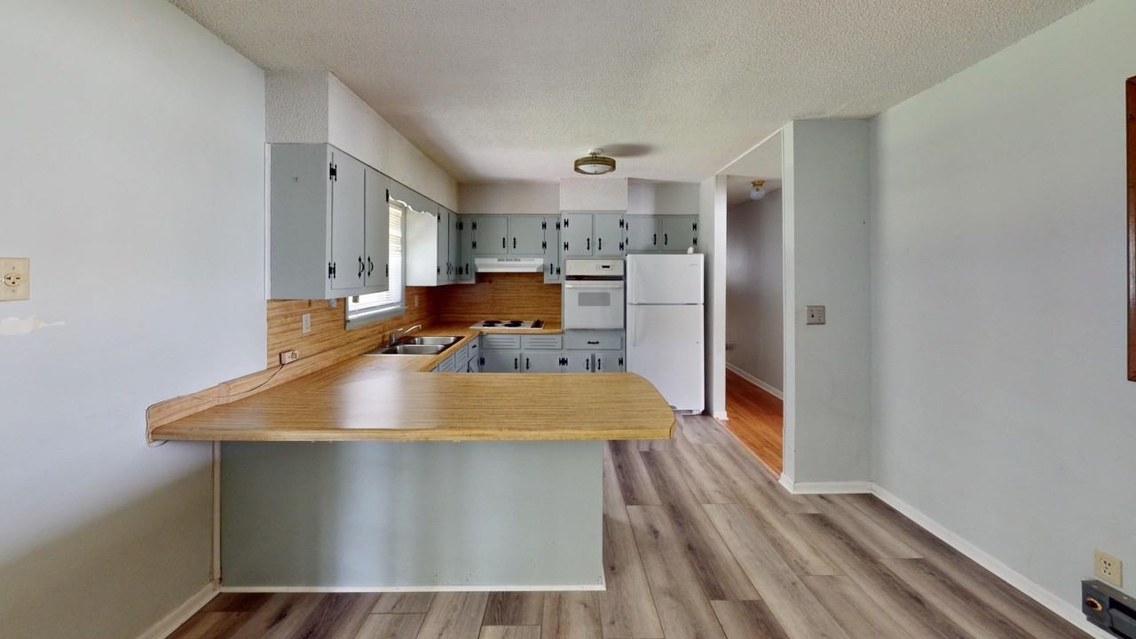 385 Bridge St - Photo 6 of 27