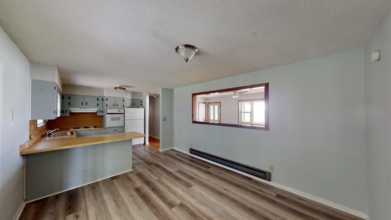 385 Bridge St - Photo 7 of 27