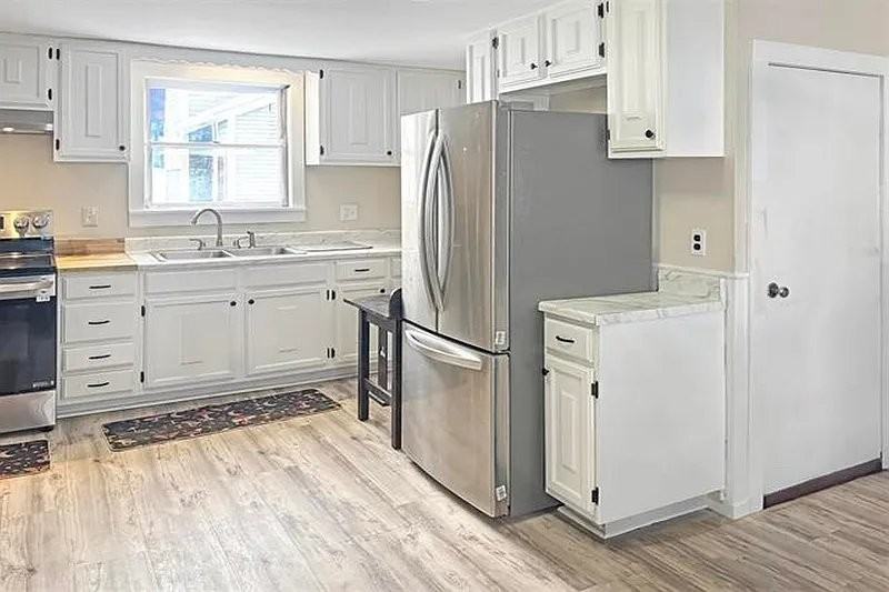 91 Franklin St - Photo 3 of 20