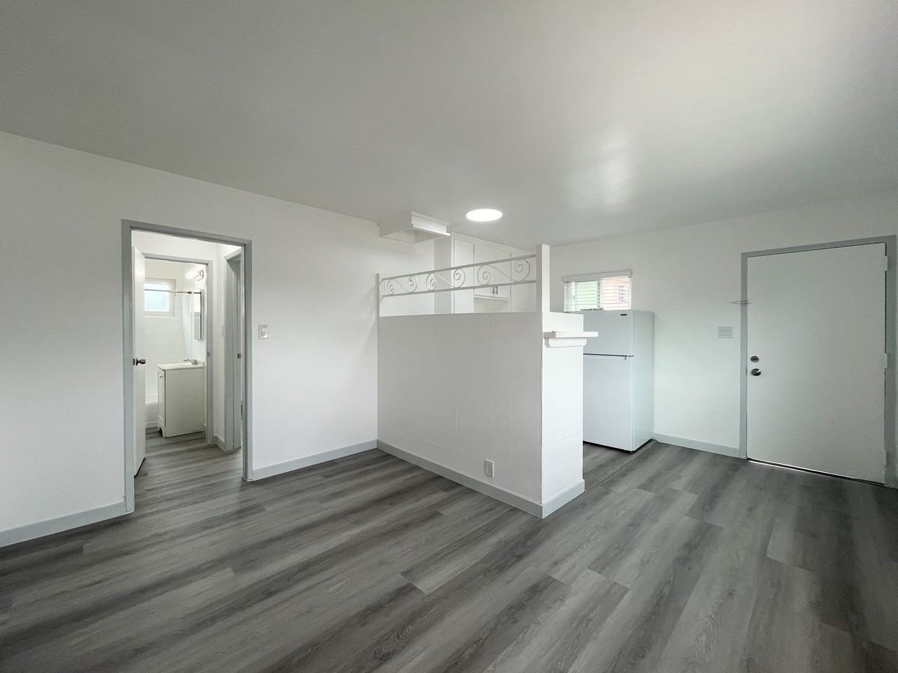 12312 Manor Dr - Photo 3 of 30