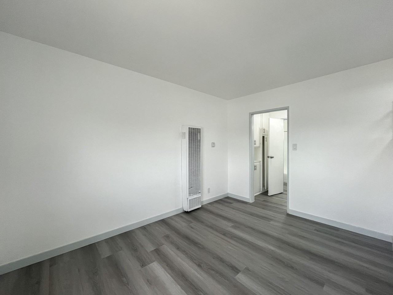12312 Manor Dr - Photo 4 of 30