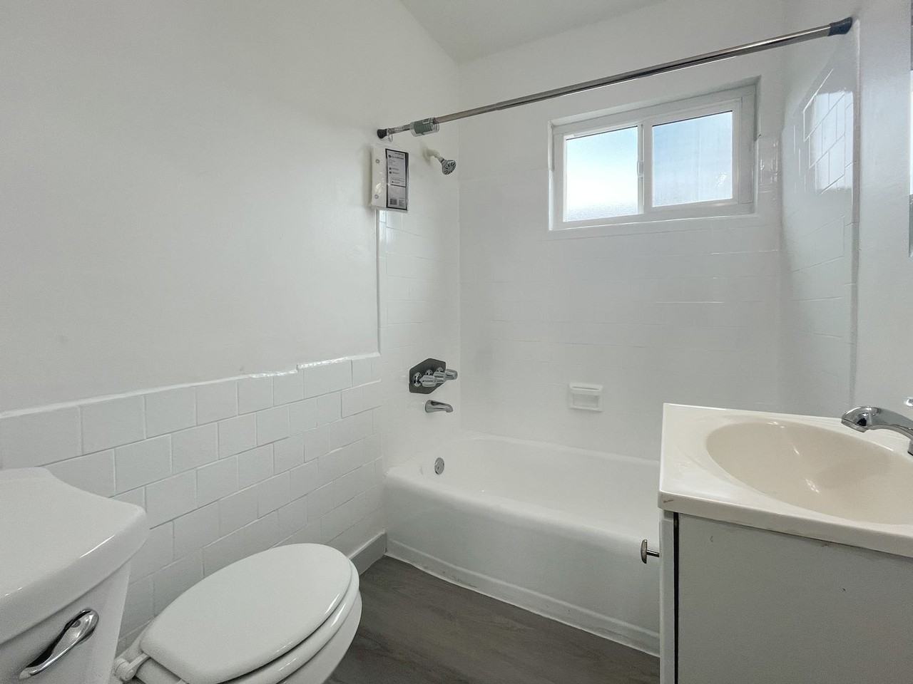 12312 Manor Dr - Photo 7 of 30