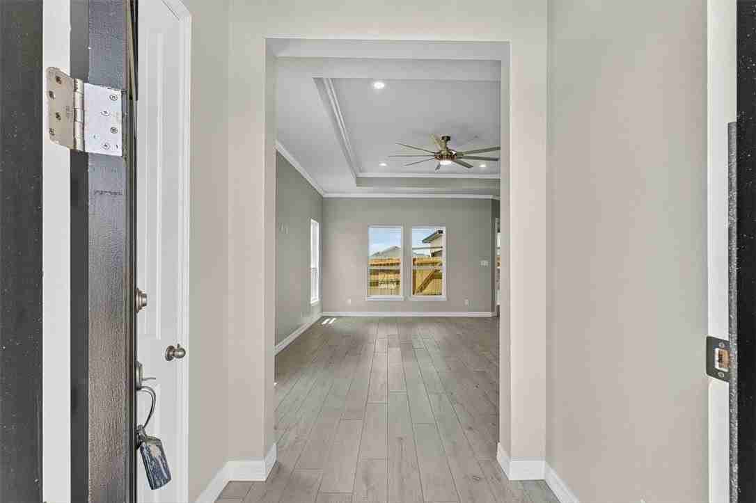 2701 Lannister Ln - Photo 4 of 40