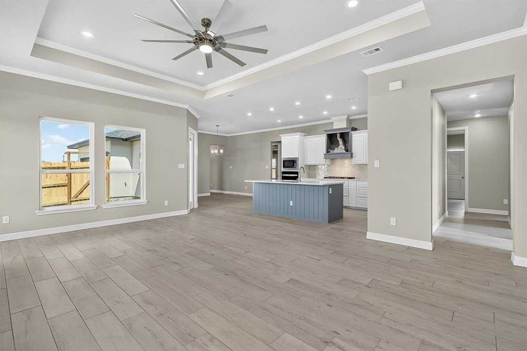 2701 Lannister Ln - Photo 6 of 40