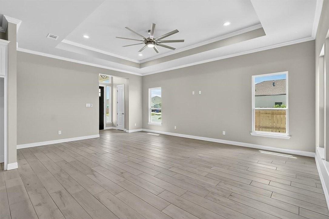2701 Lannister Ln - Photo 7 of 40