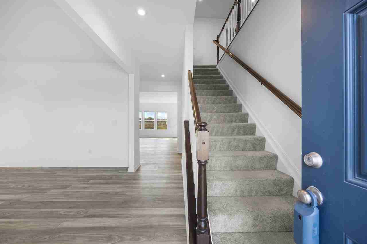 6295 Honey Farm Way - Photo 4 of 48