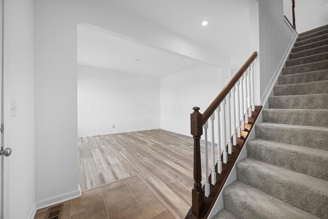 6295 Honey Farm Way - Photo 5 of 48