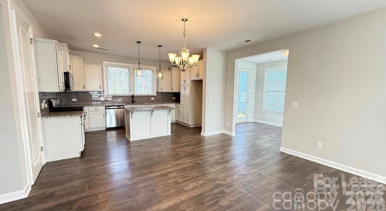 3205 Shamrock Dr - Photo 3 of 13