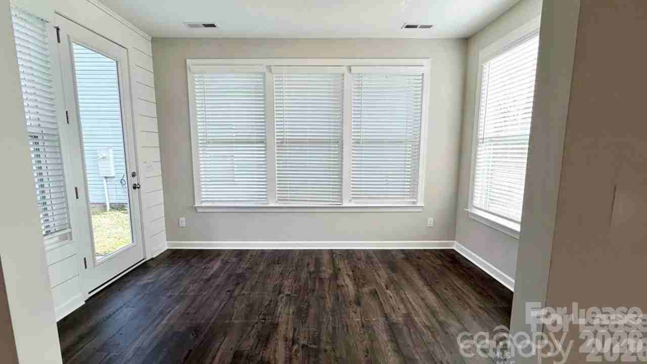 3205 Shamrock Dr - Photo 5 of 13