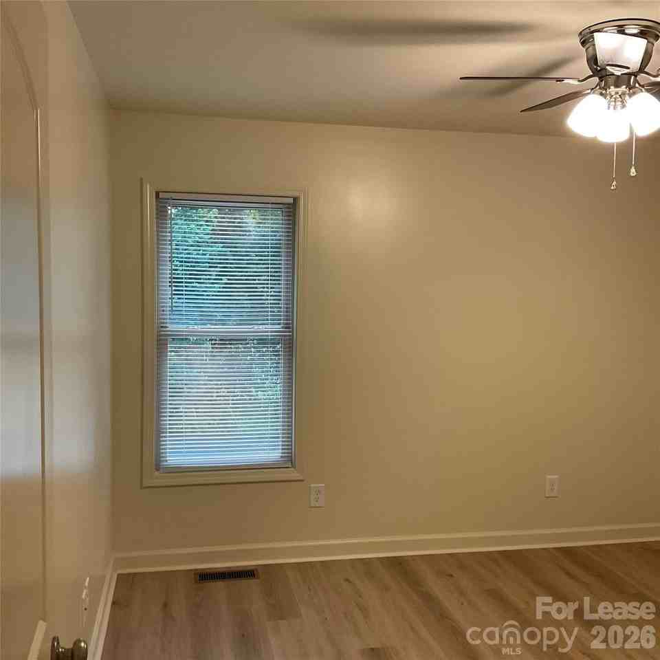 1287 Janice Rd - Photo 6 of 11