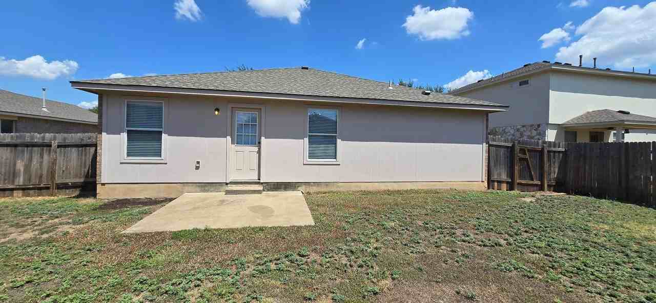 911 Remington Dr - Photo 3 of 29