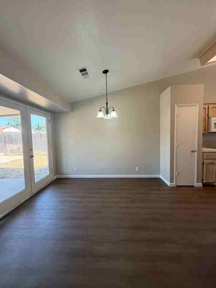 945 La Dawna St - Photo 3 of 13